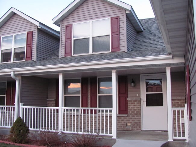 Building Photo - 2423 Parkfield Dr