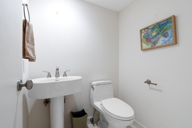 Building Photo - 529 S Flagler Dr