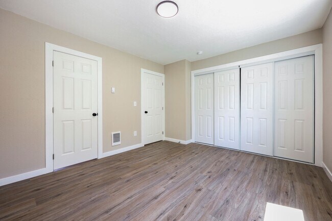 Building Photo - 2829 SE 90th Pl