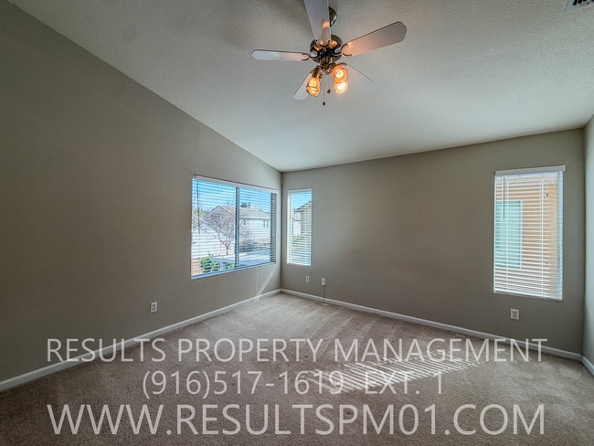 Building Photo - Lovely 4 Bedroom Home in Great Neighborhood