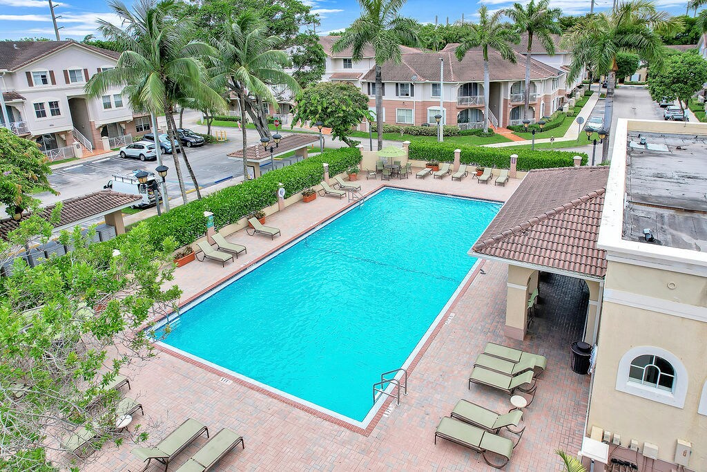 Building Photo - 8886 W Flagler St