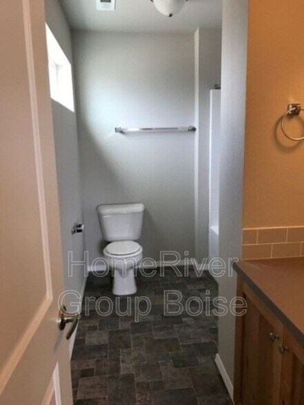 Building Photo - 1326 S Edgewater Cir
