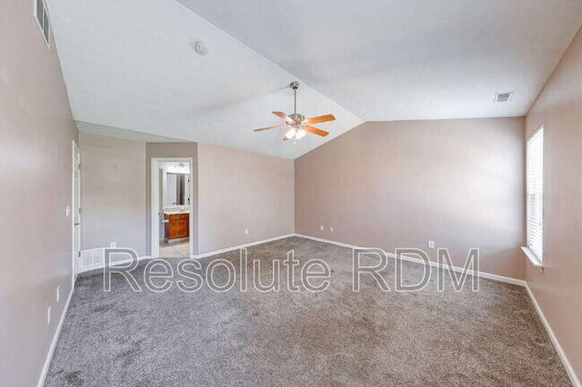 Building Photo - 2665 Foxbriar Pl