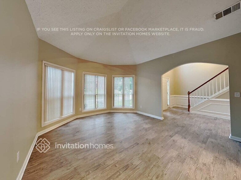 Building Photo - 10153 N Links Dr