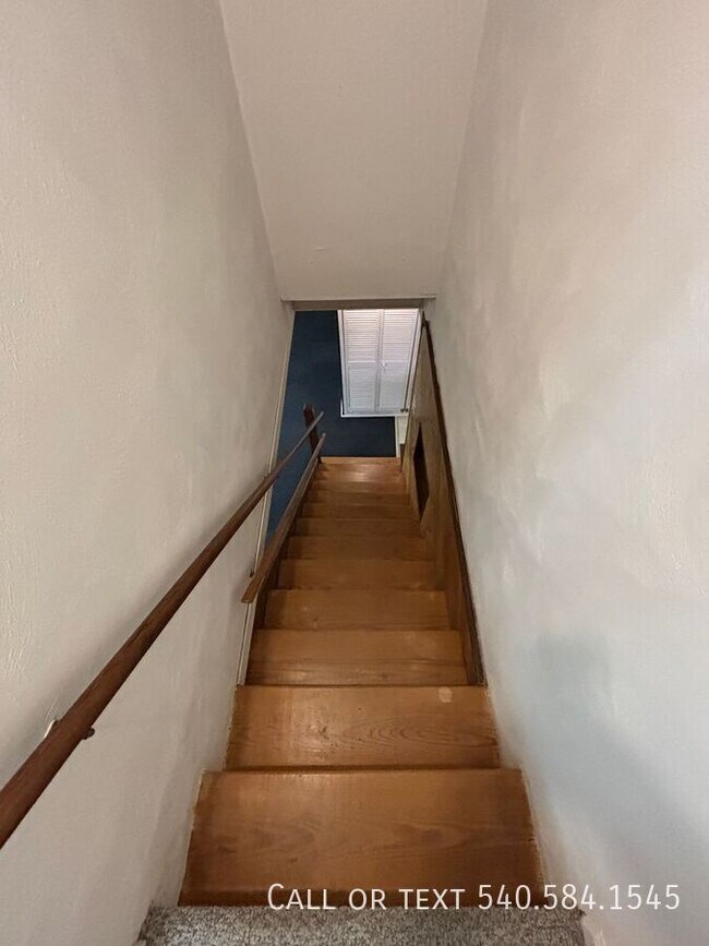 Building Photo - 136 Grimes St