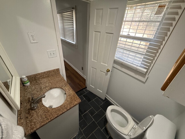 Building Photo - Room in House on Pleasant Hill Rd