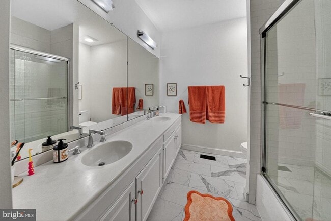 Building Photo - 4453 Westover Pl NW