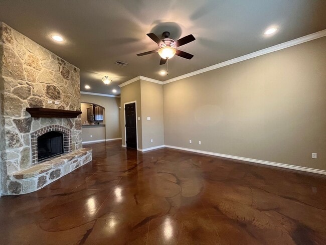 Building Photo - Available Now: 4 Bedroom Single Family Home: Midway ISD:  Move in Special