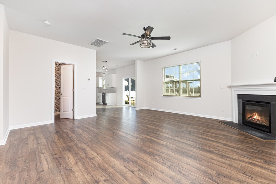 Building Photo - 7619 Nolen Farm Dr