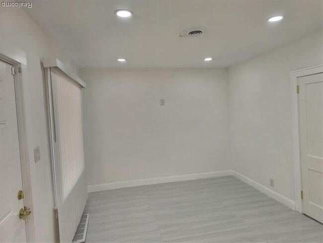 Building Photo - 18080 Westphalia St