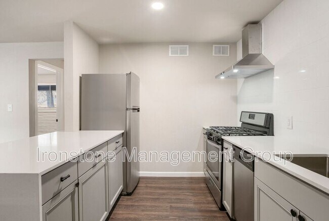 Building Photo - 2618 E 8th St