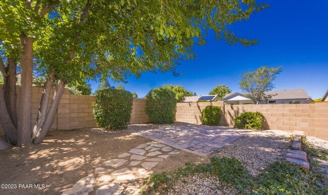 Building Photo - 5638 N Ardmore Ave