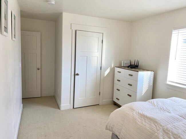 Building Photo - 238 E 370 N