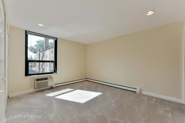 Building Photo - Spacious 2 Bed 2 Bath, East Lakeview
