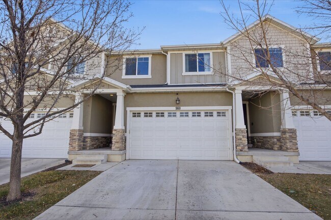 Building Photo - Stunning townhome on Sleepy Ridge