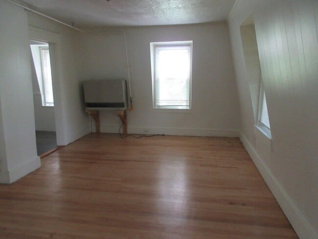 Building Photo - 80 Cleghorn St