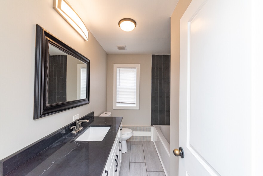 Building Photo - 3058 N Kostner Ave