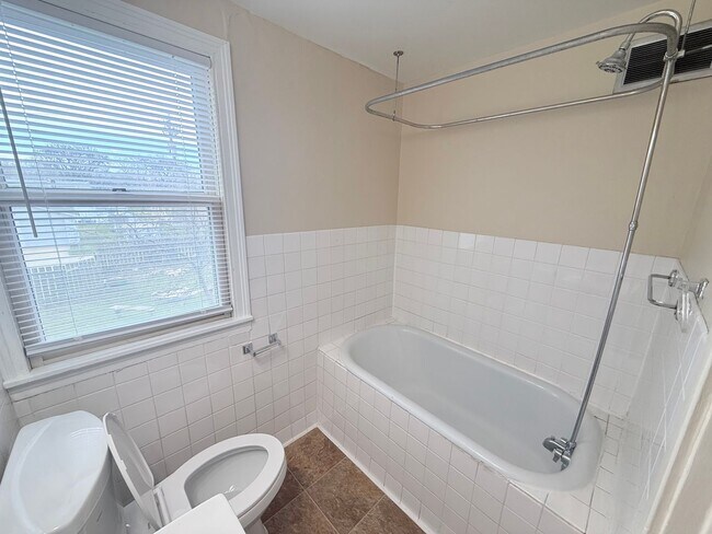 Building Photo - 5BR Home with Fenced Backyard, Firepit & Bonus Space