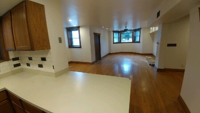 Garden Apt - 4835-4837 N Kenmore Ave