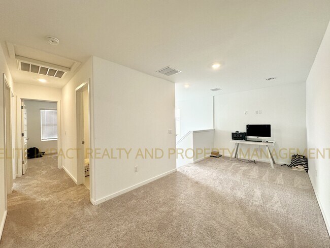 Building Photo - 7064 W Vineridge Dr