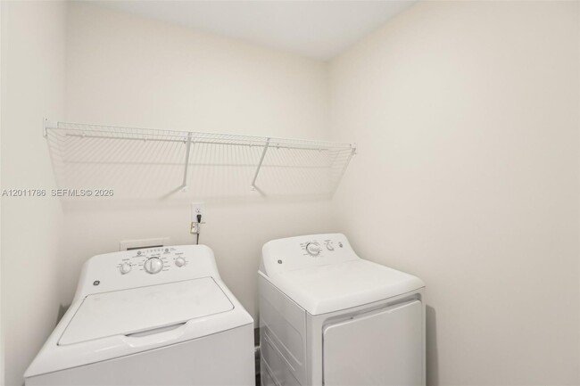 Building Photo - 2579 Grey Hawk Dr
