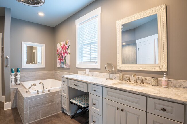 Building Photo - FURNISHED MONTHLY BEACH HOME  WITH UNOBSTR...