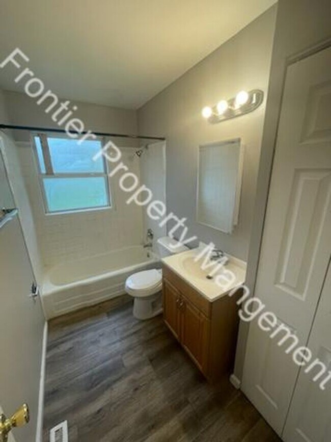 Building Photo - 2Bed 1 Bath Home in Spanish Lake, MO - Per...