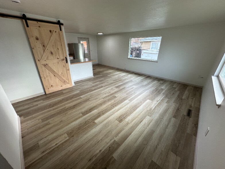 Building Photo - 1260 E 4th N