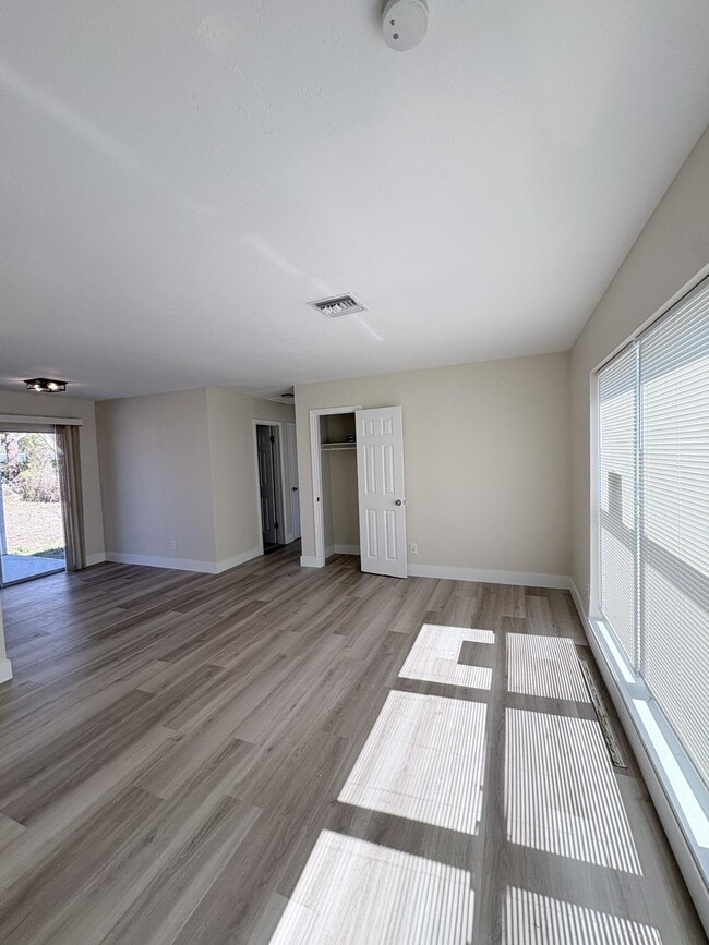 Building Photo - 175 SE El Sito Ct