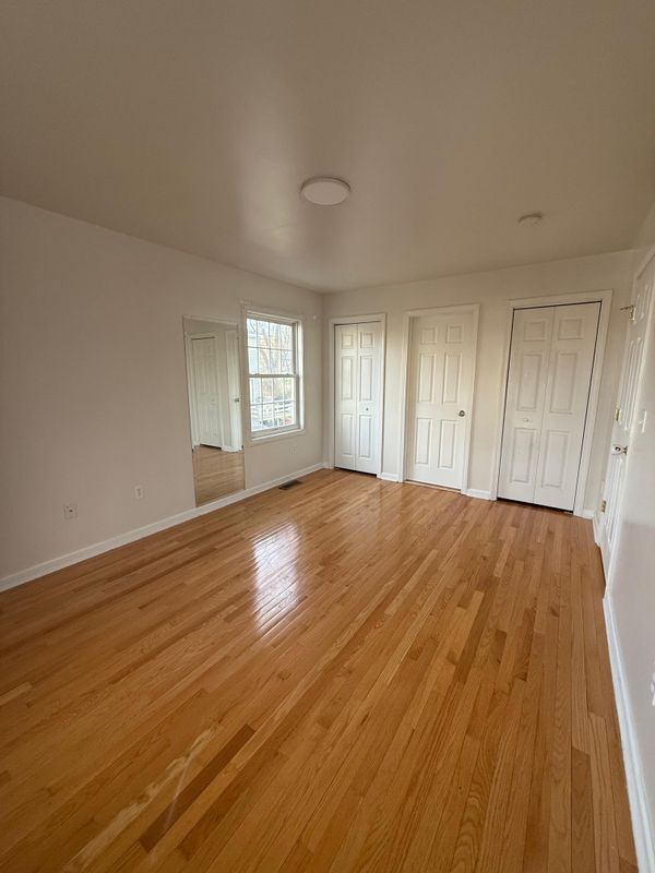 Building Photo - 845 Hart St