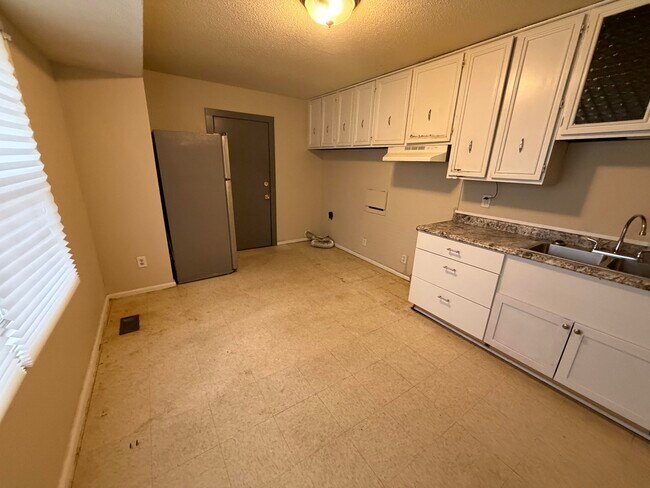 Building Photo - 1016 Camaro-