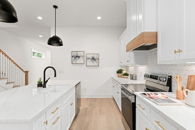 Building Photo - 212B Jennings Ave