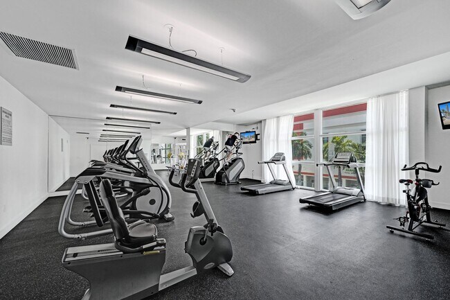 Building Photo - 1 bedroom and 1 bath condo located east side of Biscayne Blvd Miami Florida