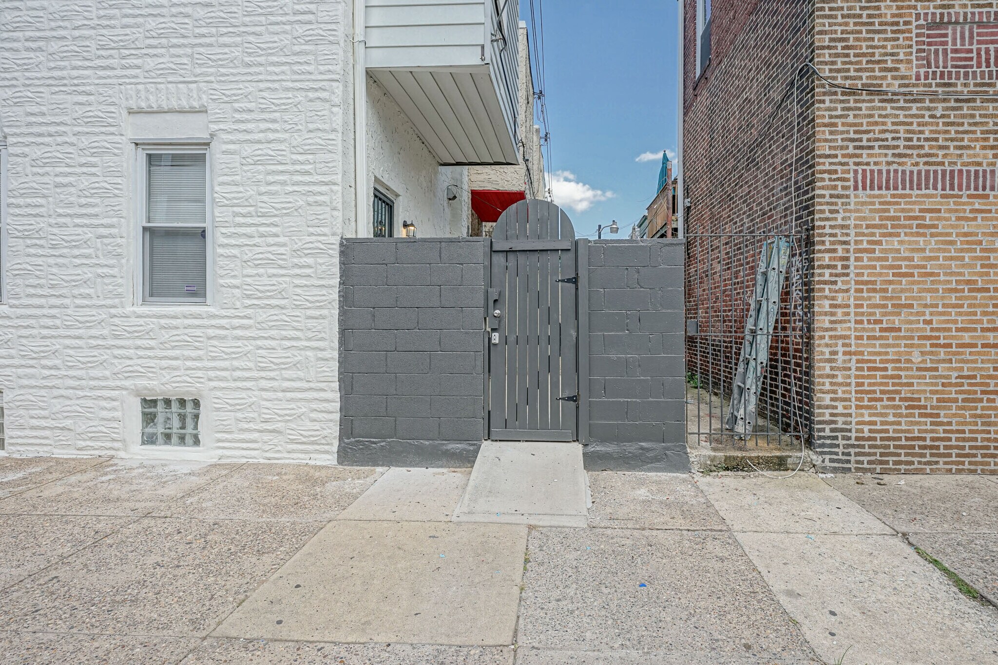 Building Photo - 1653 S Lawrence St
