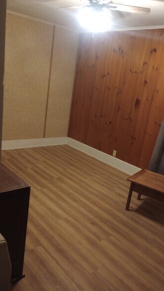 Building Photo - 203 W Main St