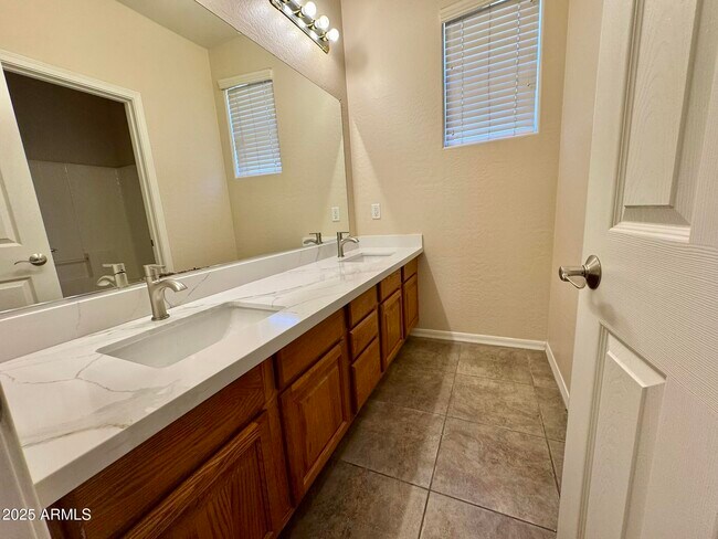 Building Photo - 2671 S Dragoon Dr