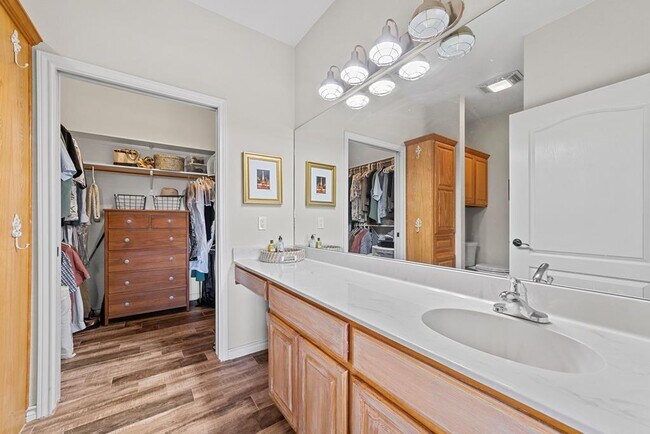 Building Photo - 1008 Edinburgh Dr