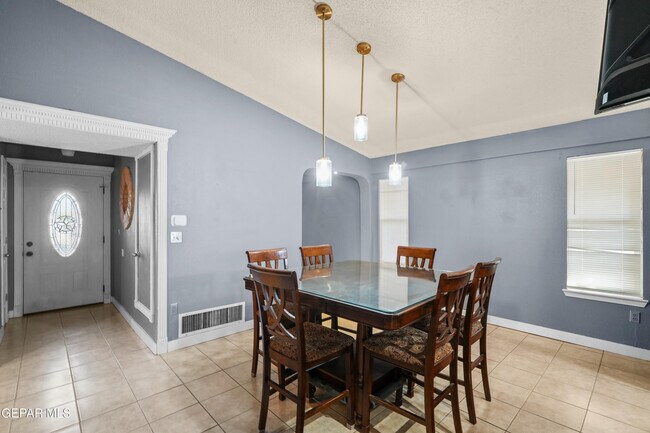 Building Photo - 13475 Sunset Hills Dr