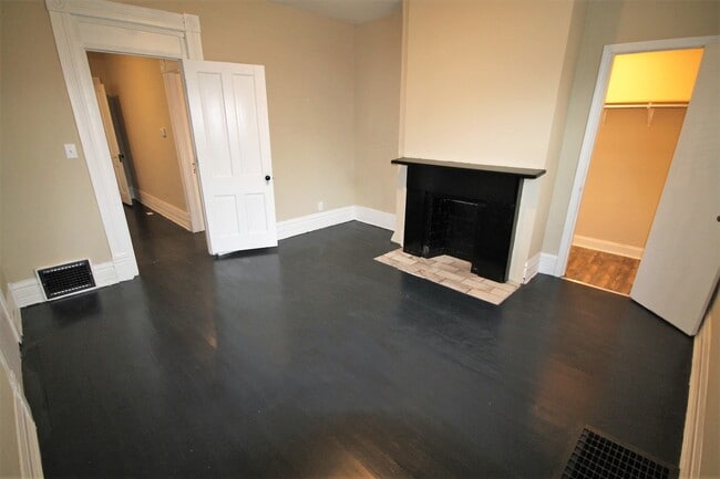 Building Photo - 27 E Duncan St