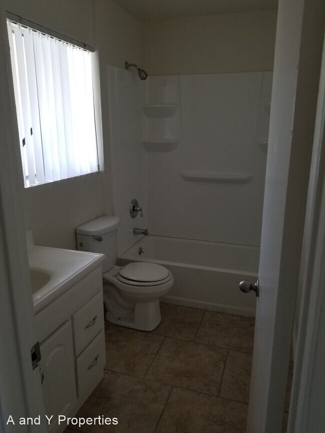 Building Photo - 2032 W Linden St