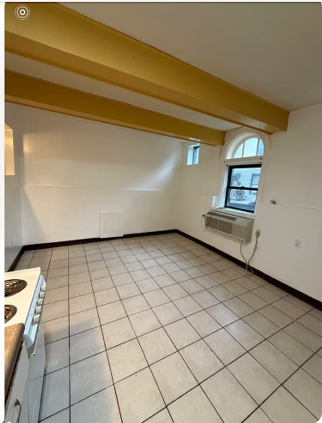 Building Photo - 1107 Langtry St