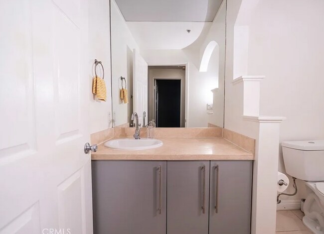 Building Photo - 620 S Gramercy Pl