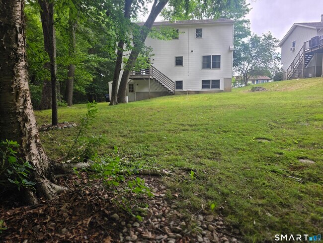 Building Photo - 15 Elizabeth Dr
