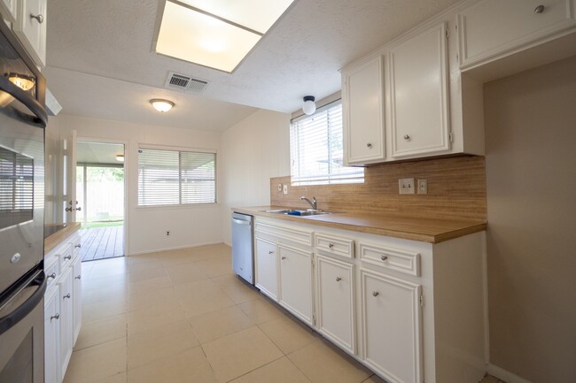 Building Photo - 7310 Westbranch Dr