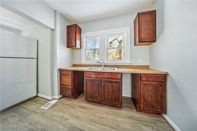 Building Photo - 702 Grace Ave