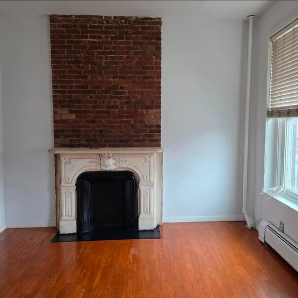 living room - 34 Grant St