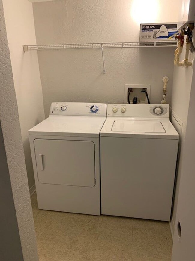 Building Photo - Hyde Park SOHO | 2BR/2BA Condo
