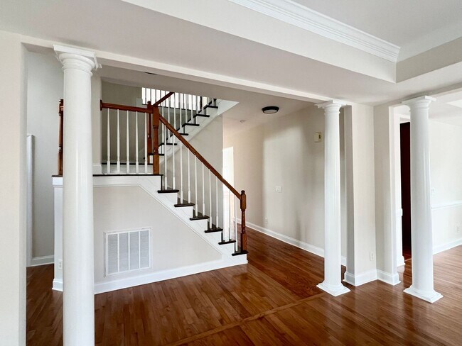 Building Photo - Four bedroom, 3.5 bath house in Elon!  Mus...