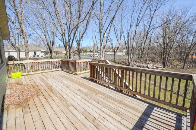 Building Photo - End-of-Cul de Sac 4 Bed 2 Bath Available f...