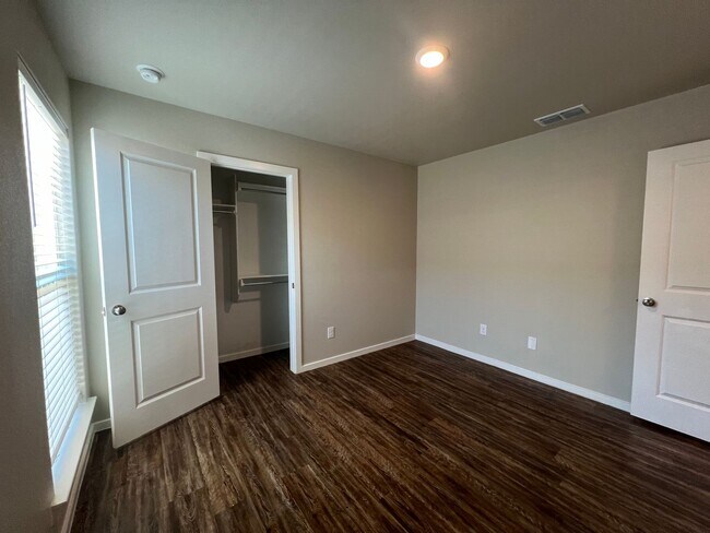 Building Photo - Pre leasing for July: Upland West.